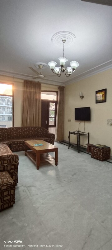 Living Room in 4 BHK Builder Floor at Dlf Phase ii – for Rent