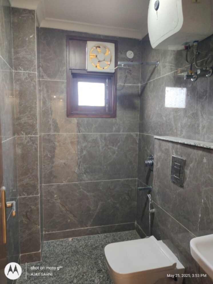 Bathroom, mehrauli 3 Bedroom 1200 Sq.Ft. Builder Floor In Mehrauli Delhi 8715994