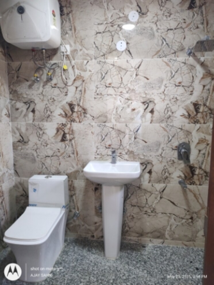 Bathroom, mehrauli 3 Bedroom 1200 Sq.Ft. Builder Floor In Mehrauli Delhi 8715994
