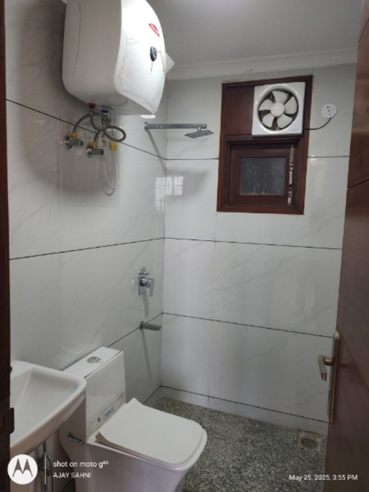 Bathroom, mehrauli 3 Bedroom 1200 Sq.Ft. Builder Floor In Mehrauli Delhi 8715994
