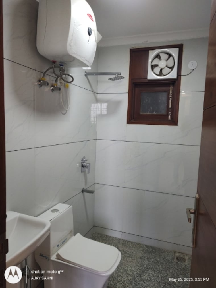 Bathroom, mehrauli 3 Bedroom 1200 Sq.Ft. Builder Floor In Mehrauli Delhi 8715994