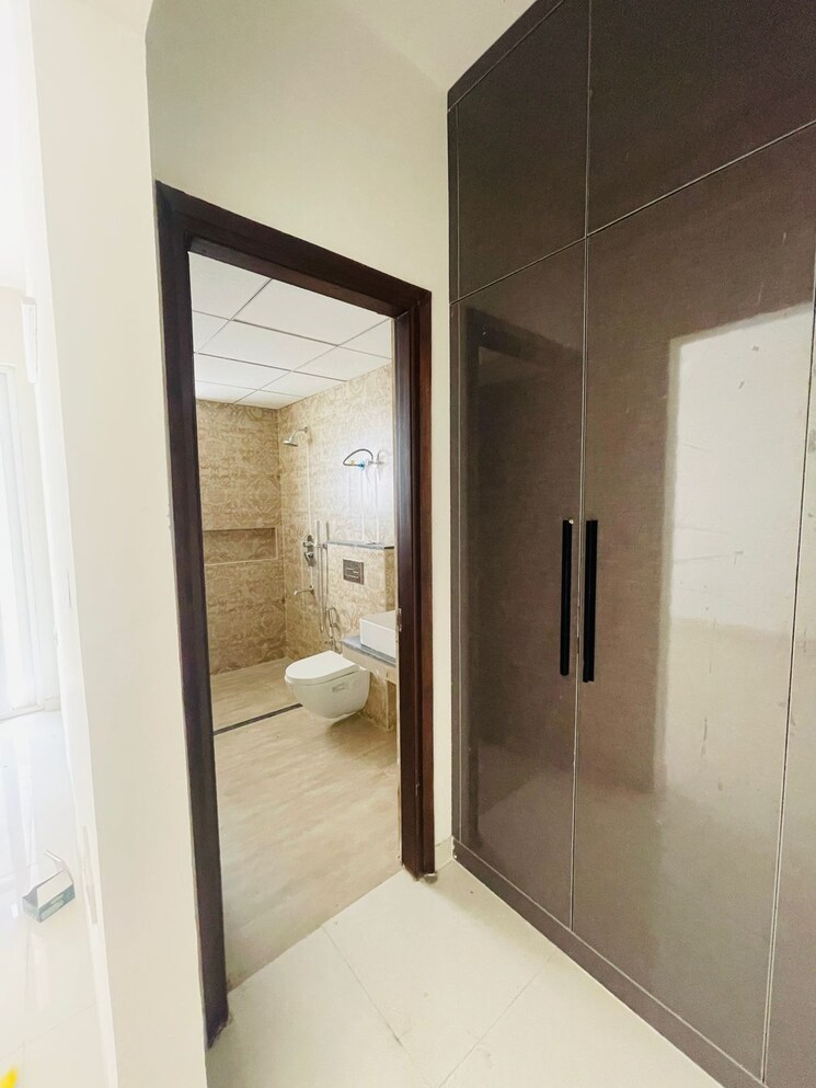 Bathroom, artique-uptown-skylla 4 Bedroom 2505 Sq.Ft. Apartment In International Airport Road Zirakpur 8715999