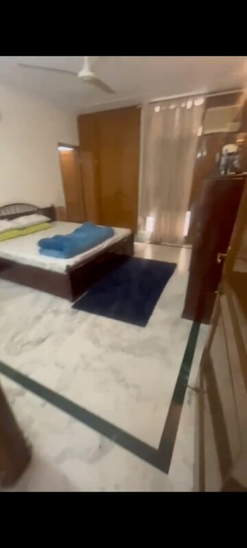 Bedroom in 3 BHK Apartment at DLF Royale Residences, Dlf Phase I – for Sale
