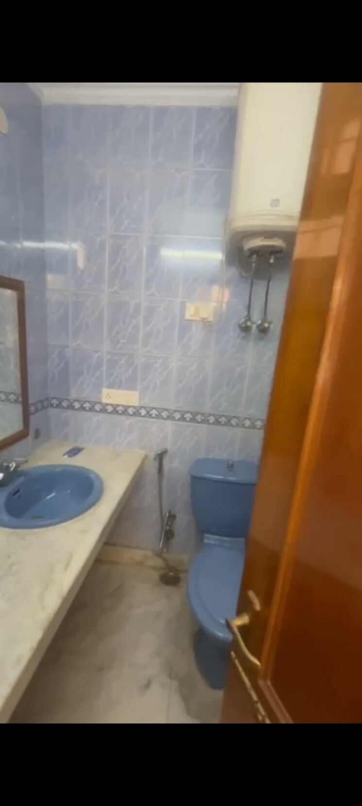 Bathroom, dlf-royale-residences 3 Bedroom 269 Sq.Yd. Apartment In Dlf Phase I Gurgaon 8716020