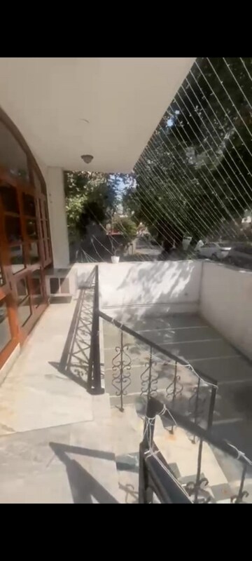 Staircase in 3 BHK Apartment at DLF Royale Residences, Dlf Phase I – for Sale