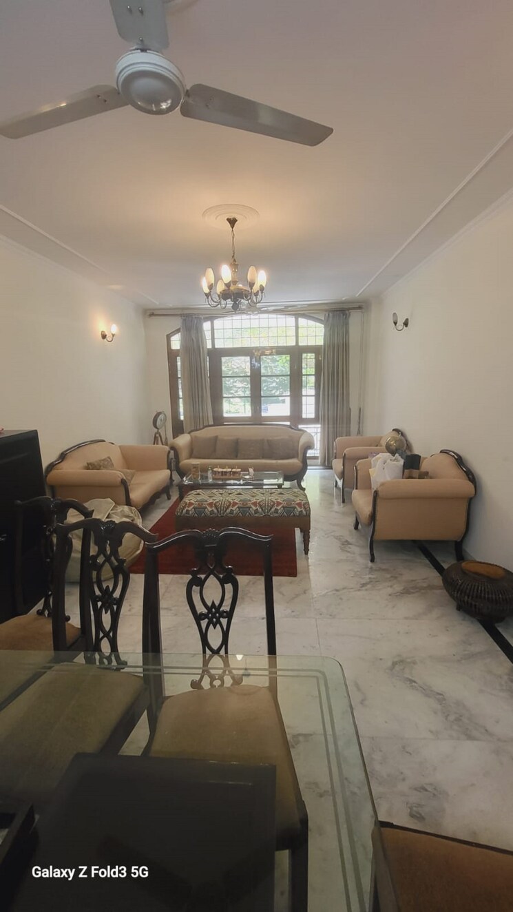 Living Room, dlf-royale-residences 3 Bedroom 269 Sq.Yd. Apartment In Dlf Phase I Gurgaon 8716020