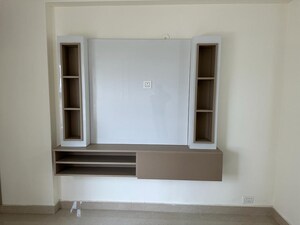 Room in 2 BHK Apartment at BPTP Discovery Park, Sector 80 – for Sale