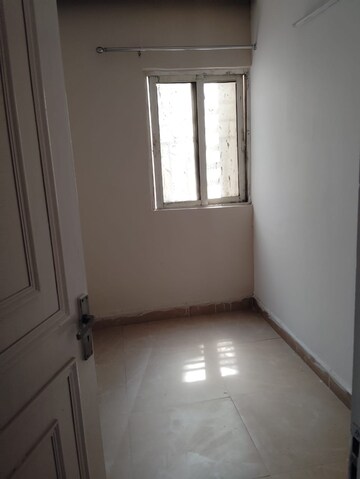 Room in 3 BHK Apartment at Gardenia Gateway, Sector 75 – for Rent