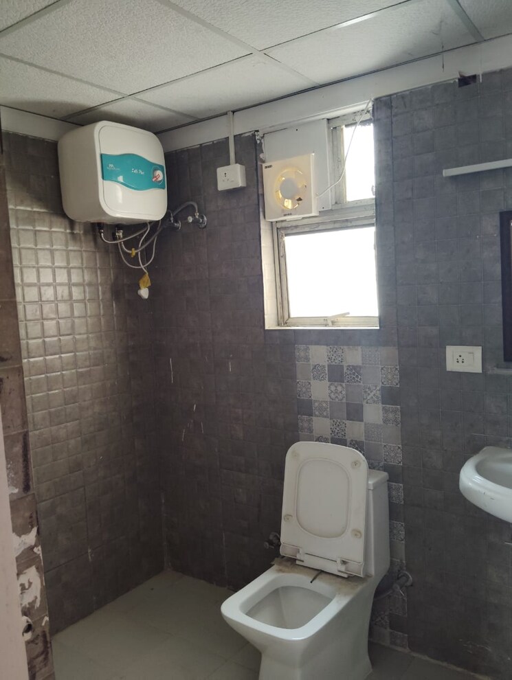 Bathroom, gardenia-gateway 3 Bedroom 1700 Sq.Ft. Apartment In Sector 75 Noida 8716035