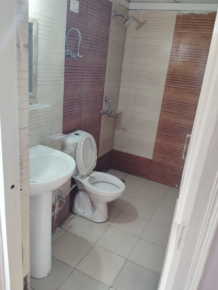 Bathroom, gardenia-gateway 3 Bedroom 1700 Sq.Ft. Apartment In Sector 75 Noida 8716035