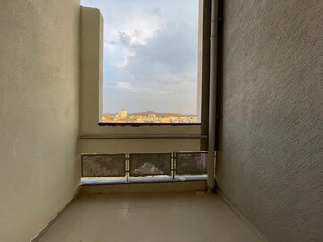 Room in 2 BHK Apartment at Goel Ganga Legend, Bavdhan – for Rent
