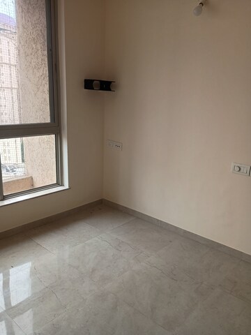 Room in 1 BHK Apartment at Hiranandani Lavinia, Ghodbunder Road – for Rent