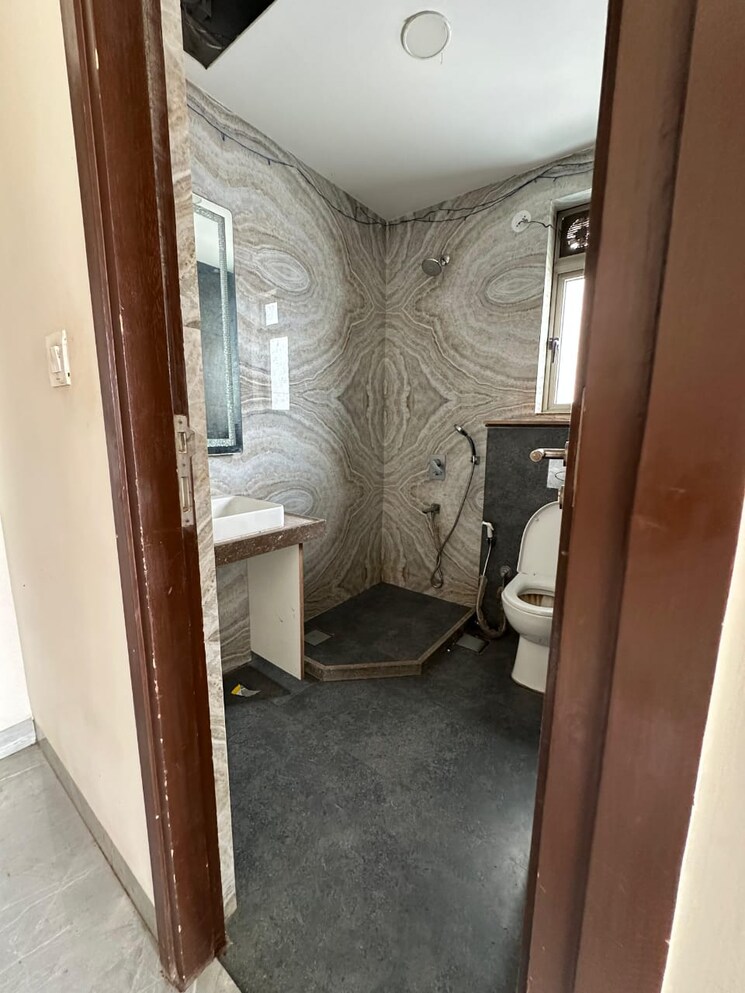 Bathroom, hubtown-ruby 2 Bedroom 1307 Sq.Ft. Apartment In Andheri West Mumbai 8716053