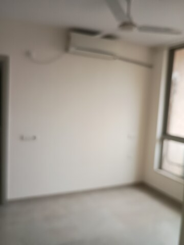 Furnished Amenities in 1 BHK Apartment at Hiranandani Lavinia, Ghodbunder Road – for Rent