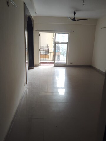 Room in 3 BHK Apartment at Aims Golf City, Sector 75 – for Rent