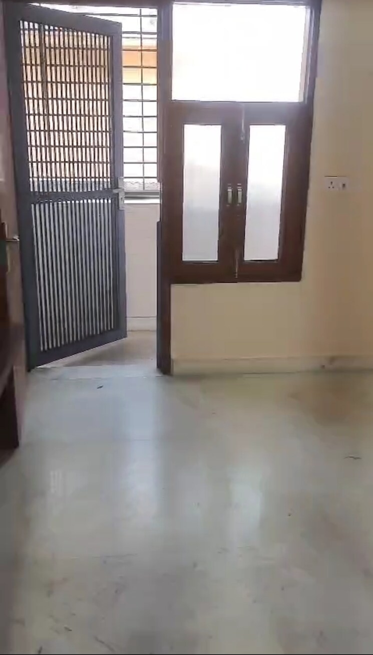 Room, shiv nagar 1.5 Bedroom 450 Sq.Ft. Builder Floor In Shiv Nagar Delhi 8716076