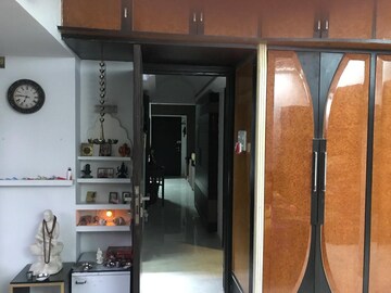 Furnished Amenities in 3 BHK Apartment at Brookhill Tower, Andheri West – for Rent
