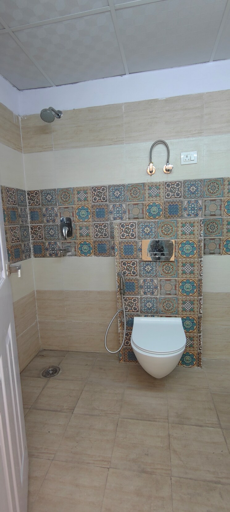 Bathroom, ramprastha greens 3 Bedroom 1990 Sq.Ft. Apartment In Ramprastha Greens Ghaziabad 8716088