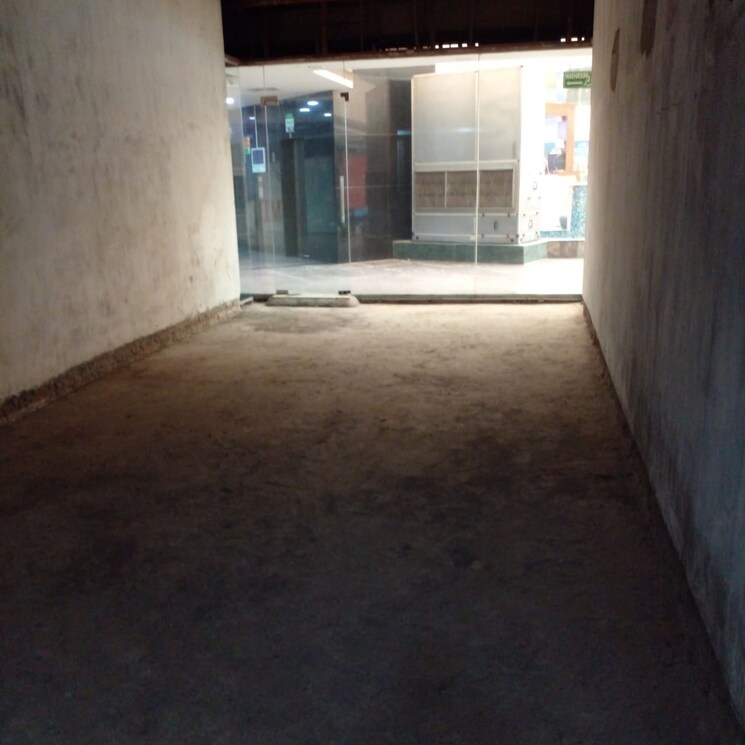 Room, golf course extension Commercial Shop 1012 Sq.Ft. In Golf Course Extension Gurgaon 8716077