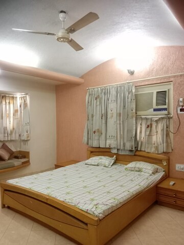 Bedroom in 4 BHK Villa at Thaltej – for Rent