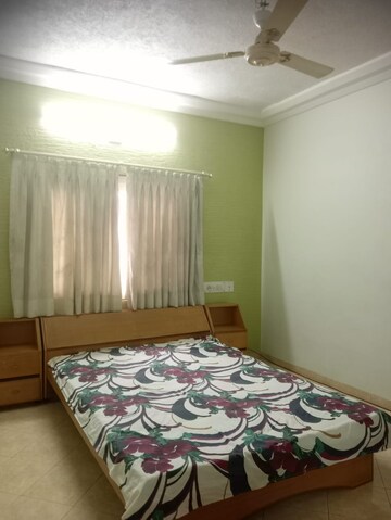 Bedroom in 4 BHK Villa at Thaltej – for Rent