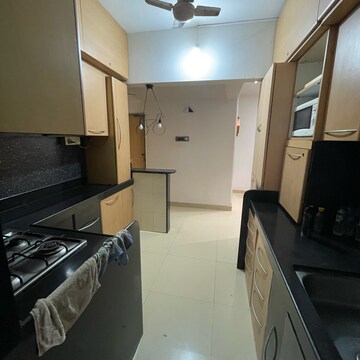 Team Area in 2 BHK Apartment at Goregaon East – for Rent