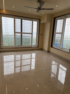 Room in 5 BHK Apartment at Bhumiraj Hermitage, Sanpada – for Sale