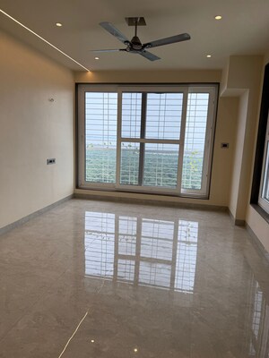 Room in 5 BHK Apartment at Bhumiraj Hermitage, Sanpada – for Sale