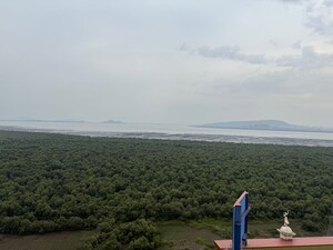 Master Bedroom in 5 BHK Apartment at Bhumiraj Hermitage, Sanpada – for Sale