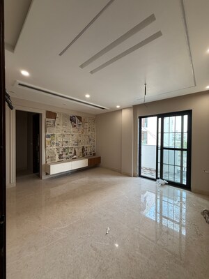 Room in 4 BHK Builder Floor at Sector 85 – for Sale