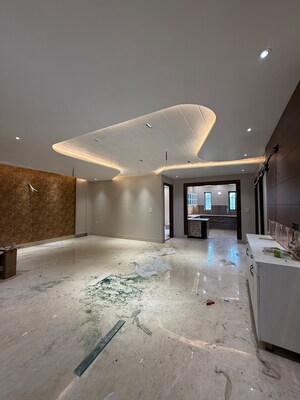 Room in 4 BHK Builder Floor at Sector 85 – for Sale