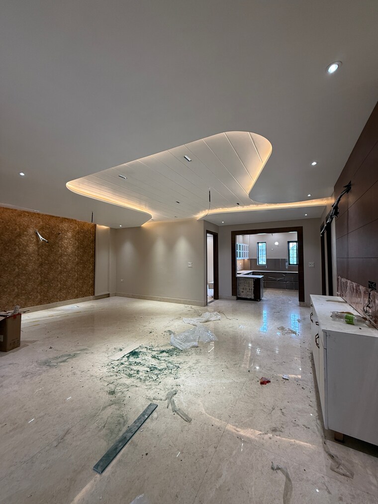 Room, sector 85 4 Bedroom 350 Sq.Yd. Builder Floor In Sector 85 Faridabad 8716186