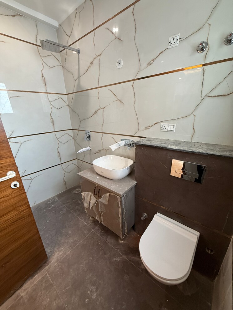 Bathroom, sector 85 4 Bedroom 350 Sq.Yd. Builder Floor In Sector 85 Faridabad 8716186