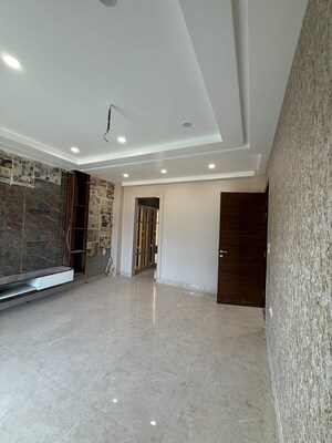 Room in 4 BHK Builder Floor at Sector 85 – for Sale