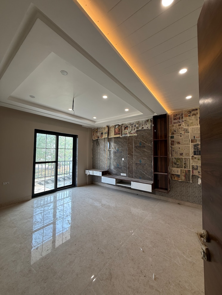 Room, sector 85 4 Bedroom 350 Sq.Yd. Builder Floor In Sector 85 Faridabad 8716186