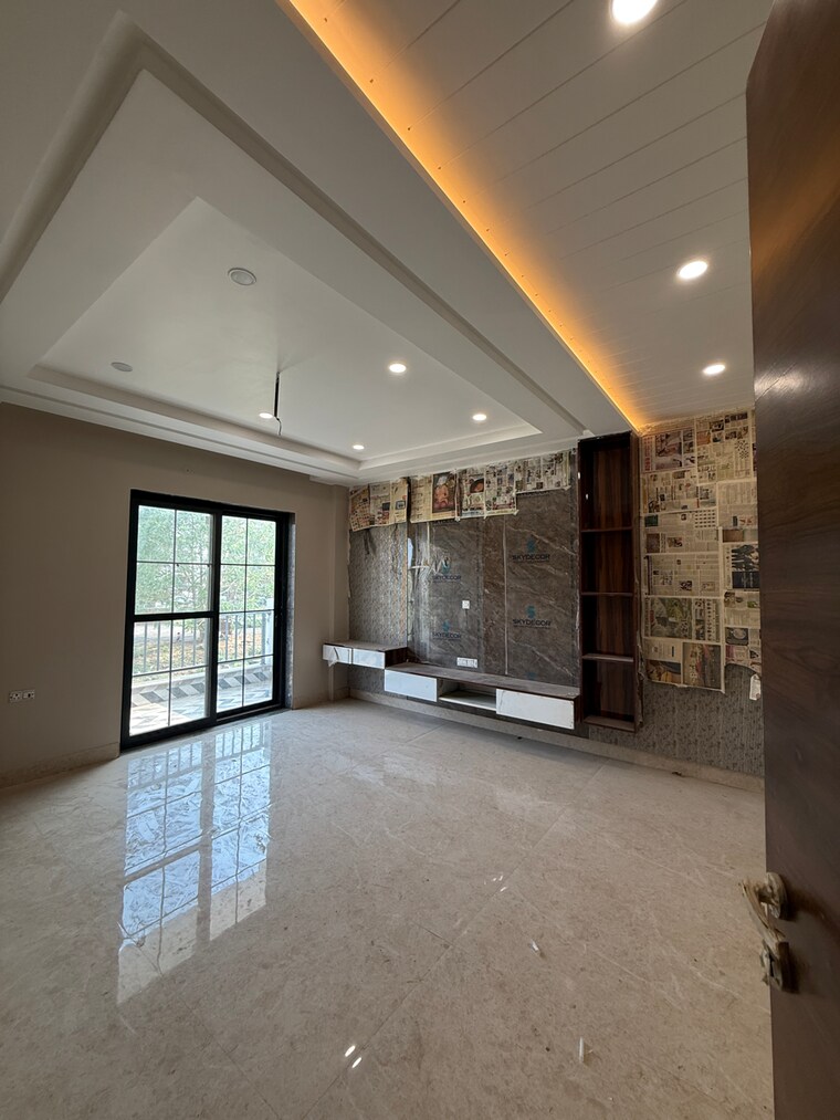 Room, sector 85 4 Bedroom 350 Sq.Yd. Builder Floor In Sector 85 Faridabad 8716186