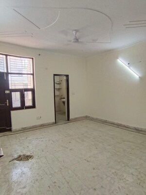Room in 4 BHK Builder Floor at Green Fields Colony – for Sale