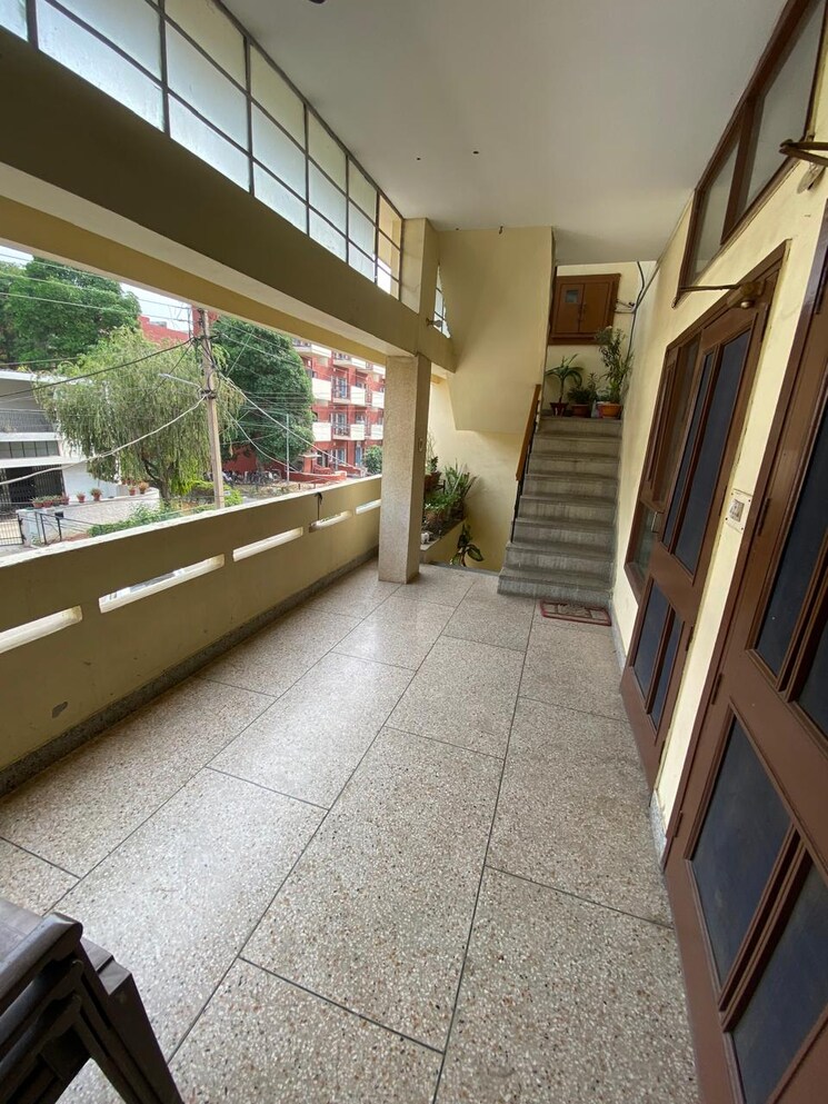 Balcony, sector 37 2 Bedroom 1000 Sq.Ft. Builder Floor In Sector 37 Chandigarh 8716202