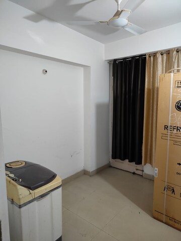 Master Bedroom in 2 BHK Apartment at Supertech Cape Town, Sector 74 – for Rent