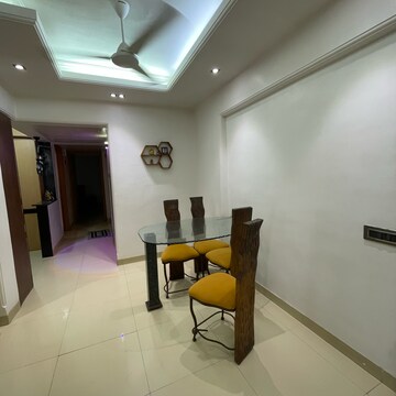 Team Area in 2 BHK Apartment at Goregaon East – for Rent