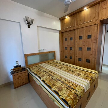 Bedroom in 2 BHK Apartment at Goregaon East – for Rent