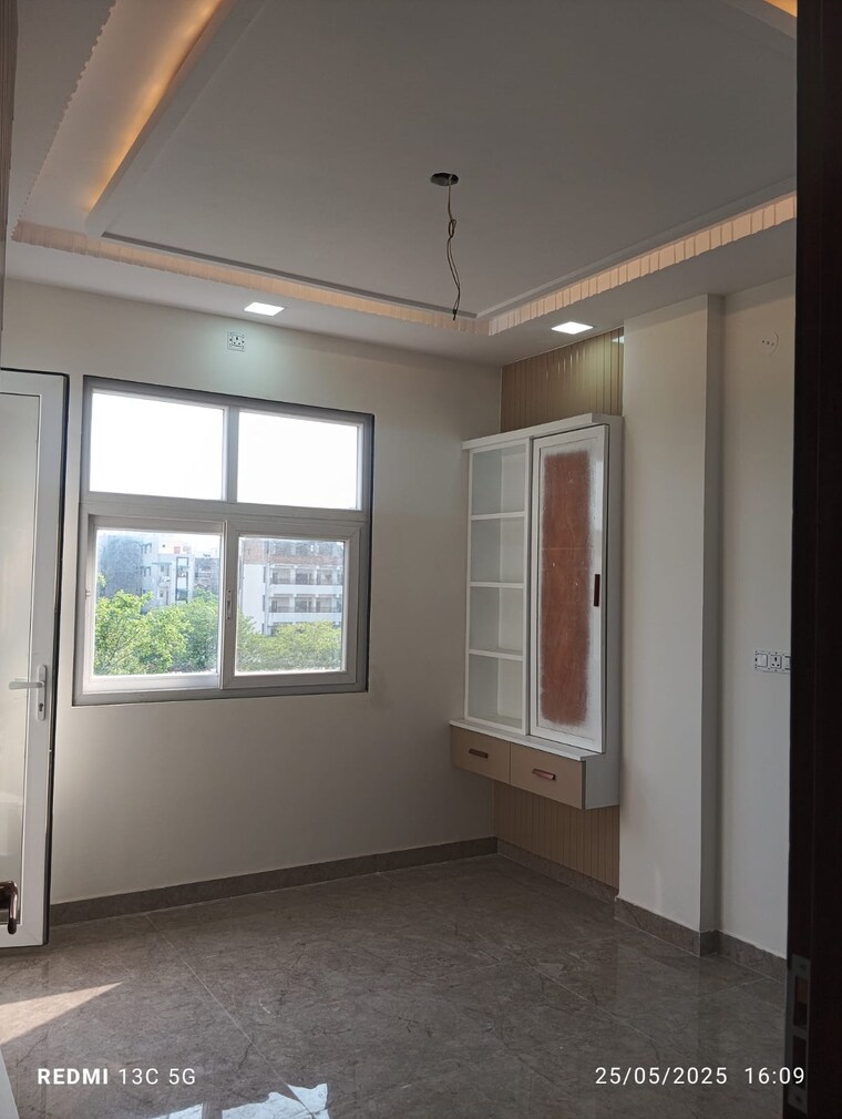 Room, rohini sector 25 3 Bedroom 950 Sq.Ft. Builder Floor In Rohini Sector 25 Delhi 8716304