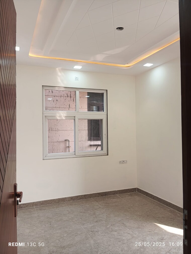 Room, rohini sector 25 3 Bedroom 950 Sq.Ft. Builder Floor In Rohini Sector 25 Delhi 8716304