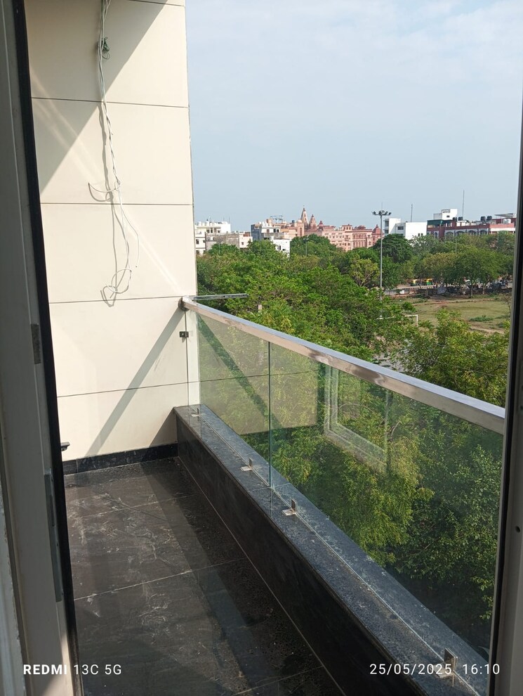 Balcony, rohini sector 25 3 Bedroom 950 Sq.Ft. Builder Floor In Rohini Sector 25 Delhi 8716304
