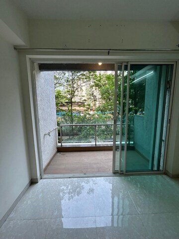 Room in 2 BHK Apartment at L & T Seawoods Residences Phase 1 Part A, Seawoods – for Rent