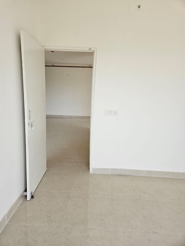 Room in 2 BHK Apartment at Signature Global City 63A, Sector 63a – for Rent