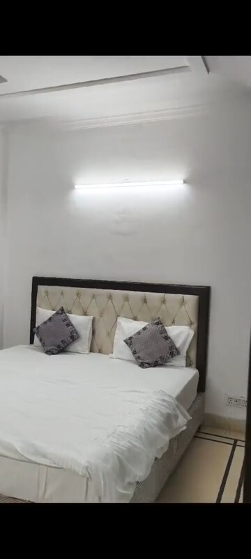 Room in 3 BHK Builder Floor at Greater Kailash Part 3 – for Rent