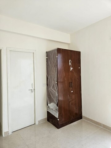 Bedroom in 2 BHK Apartment at Signature Global City 63A, Sector 63a – for Rent