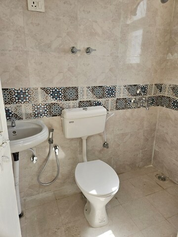 Master Bedroom in 2 BHK Apartment at Signature Global City 63A, Sector 63a – for Rent