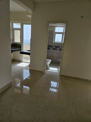 Room in 2 BHK Apartment at Signature Global City 63A, Sector 63a – for Rent